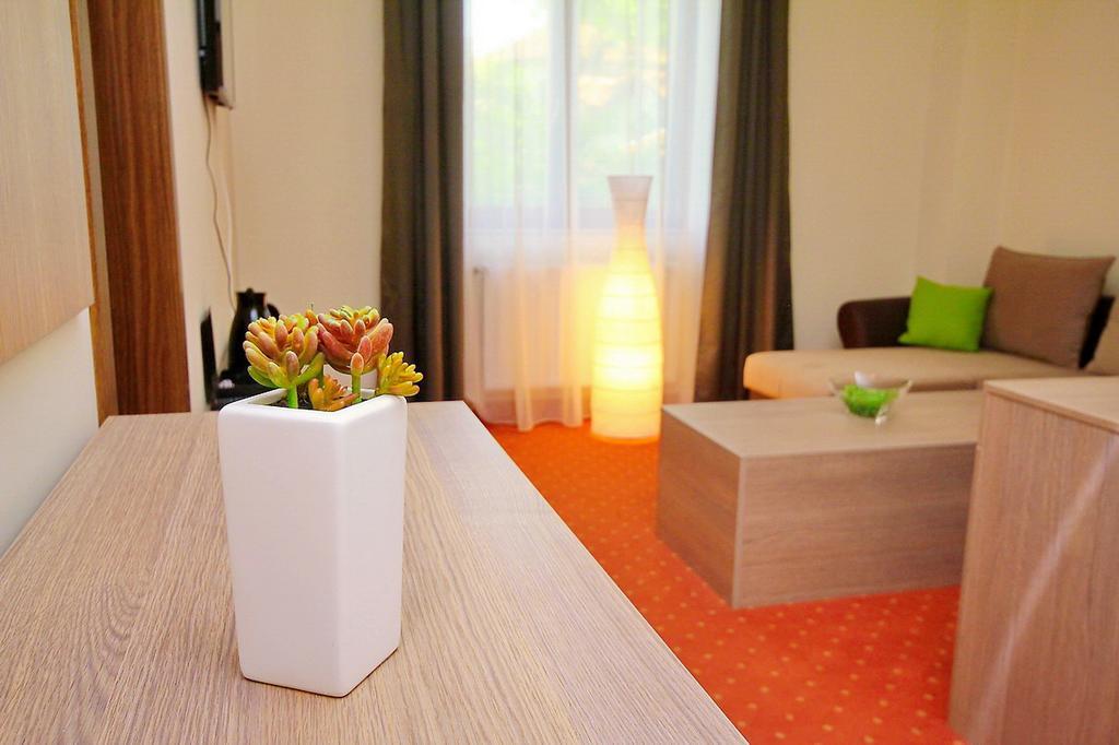 Vila Palic Hotel ภายนอก รูปภาพ