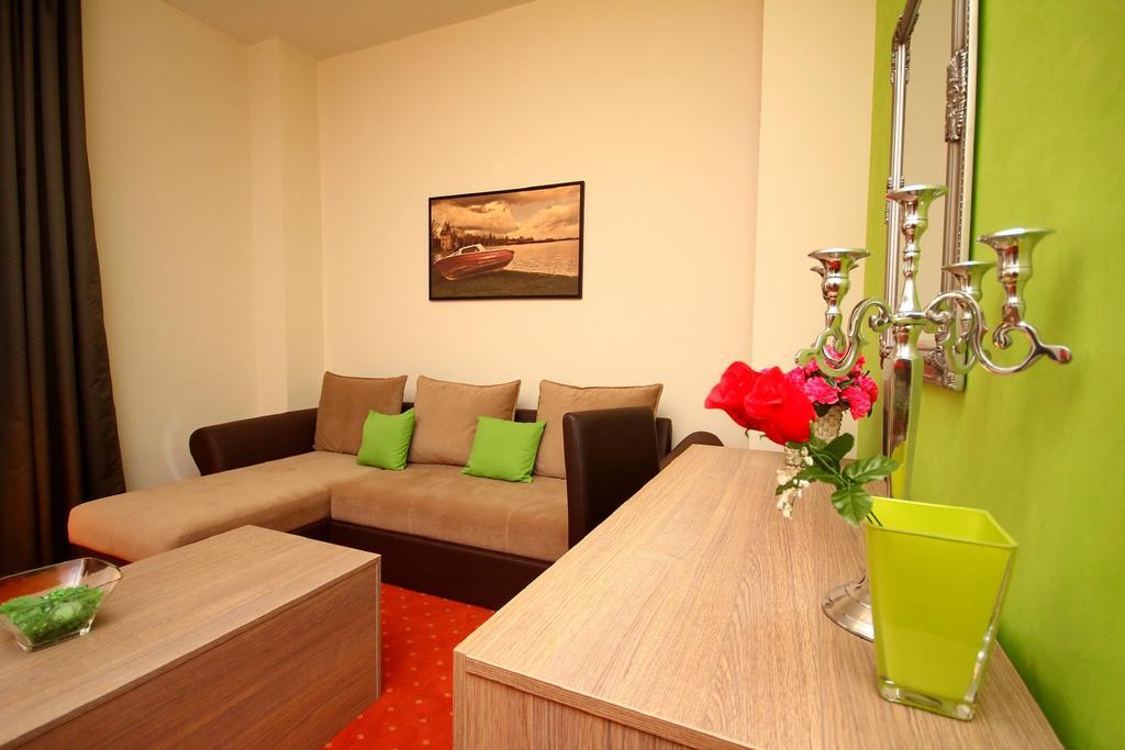 Vila Palic Hotel ภายนอก รูปภาพ