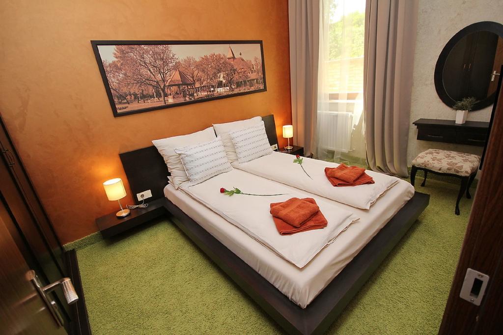 Vila Palic Hotel ภายนอก รูปภาพ