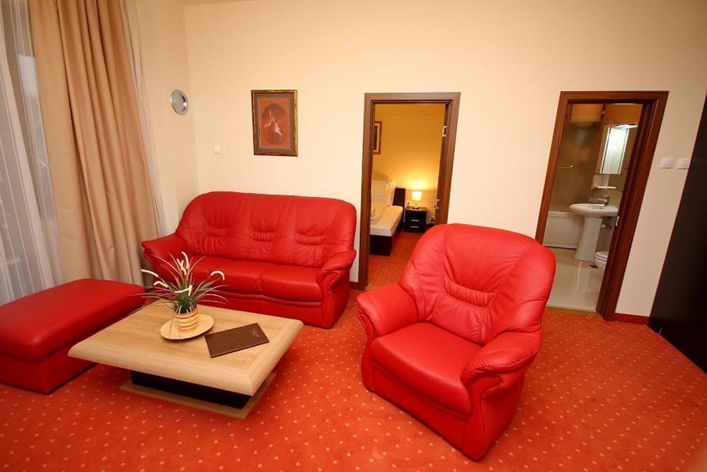 Vila Palic Hotel ภายนอก รูปภาพ