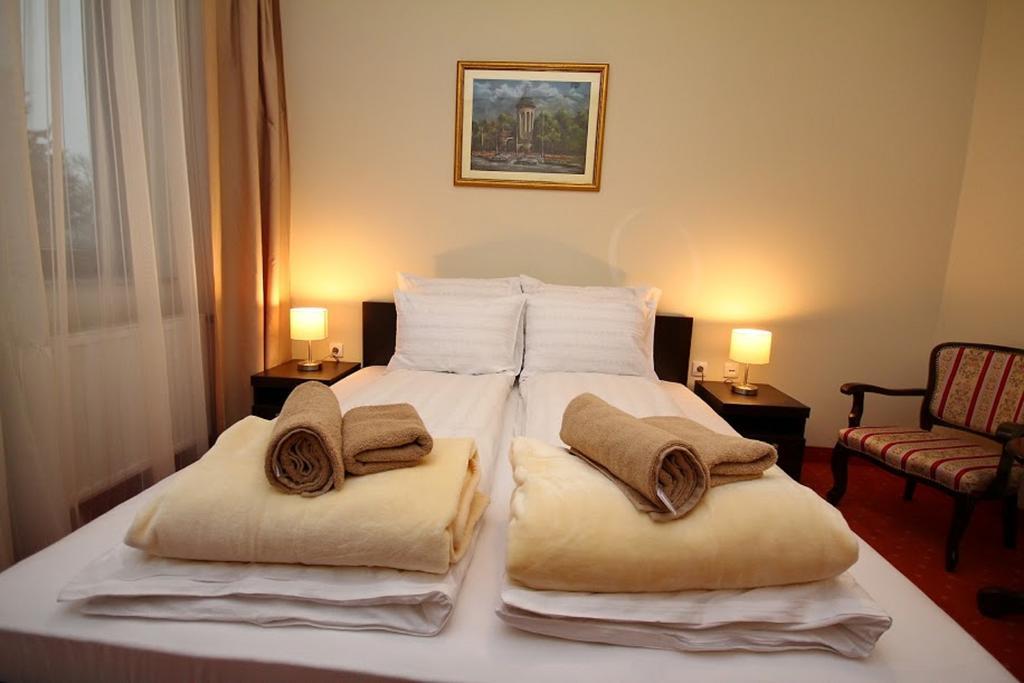 Vila Palic Hotel ภายนอก รูปภาพ