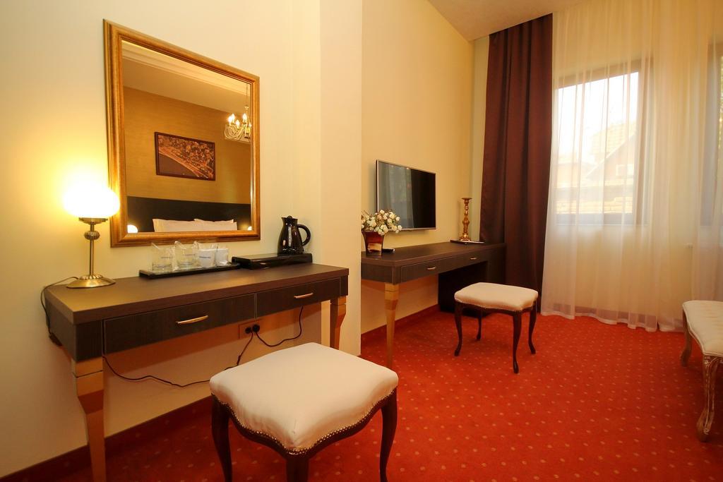 Vila Palic Hotel ภายนอก รูปภาพ